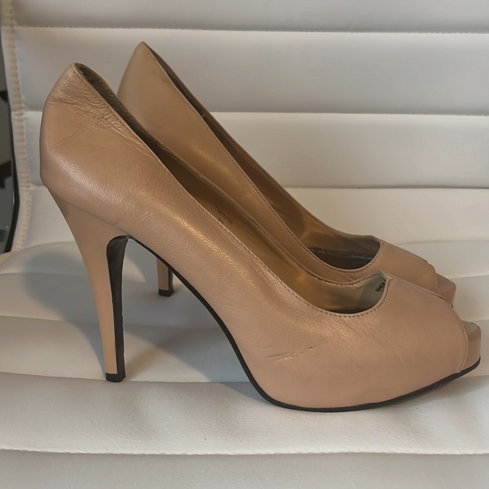 nude platform pump
